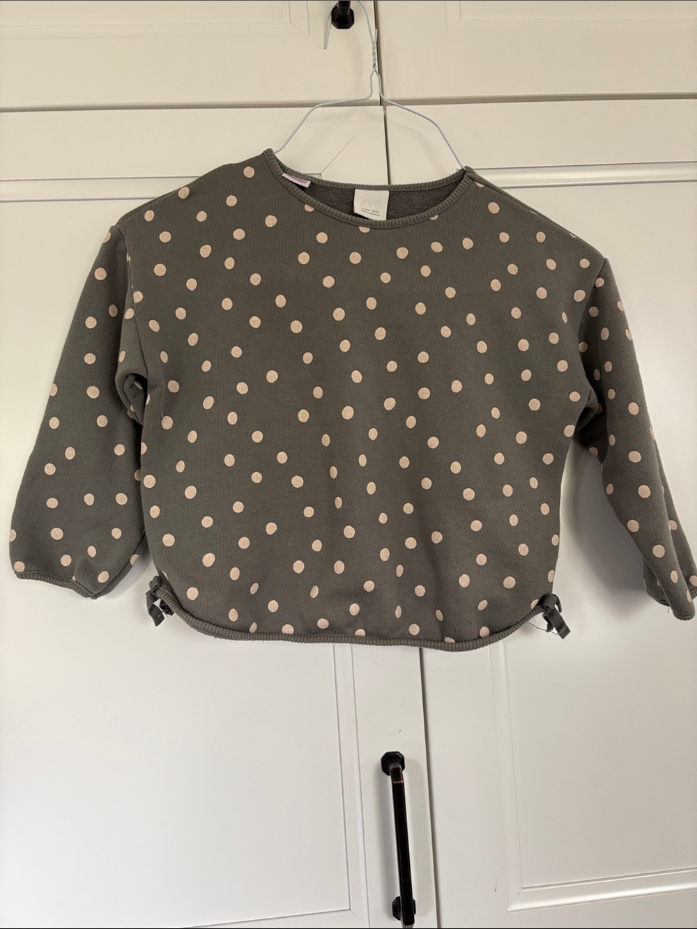 ZARA Adorable Kids Polka Dot Sweatshirt - Gray with Pale Pink Dots • 6 YRS